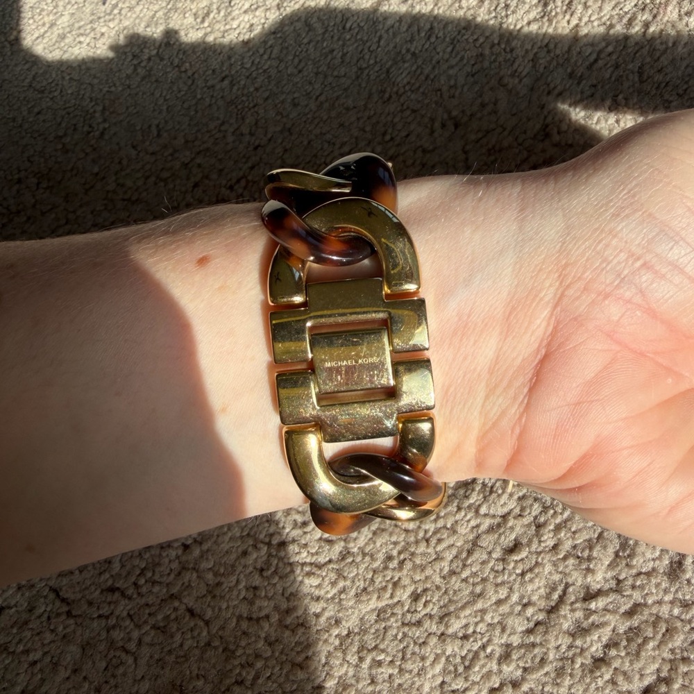 Michael Kors Gold Tortoise Link Watch - Picture 4 of 4